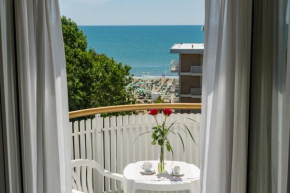 Отель Easy Living Hotel Salus  Лидо-Ди-Езоло